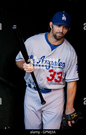 29. Juni 2010; San Francisco, CA, USA;  Los Angeles Schwindler zweiter Basisspieler Blake DeWitt (33) vor dem Spiel gegen die San Francisco Giants im AT&T Park. Stockfoto