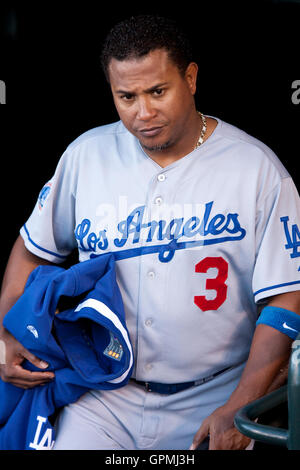 29. Juni 2010; San Francisco, CA, USA;  Los Angeles Dodgers dritte Baseman Ronnie Belliard (3) vor dem Spiel gegen die San Francisco Giants im AT&T Park. Stockfoto