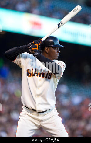29. Juni 2010; San Francisco, CA, USA;  San Francisco Giants Shortstop Edgar Renteria (16) at bat gegen die Los Angeles Dodgers während der zweiten Inning im AT&T Park. Stockfoto