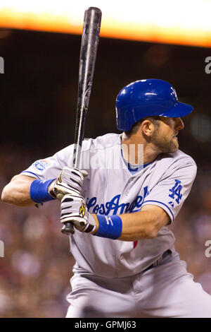 29. Juni 2010; San Francisco, CA, USA;  Los Angeles Dodgers dritte Baseman Casey Blake (23) at bat gegen die San Francisco Giants während der fünften Inning im AT&T Park. Stockfoto