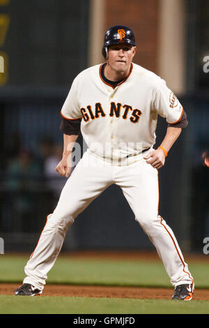 15. September 2010; San Francisco, CA, USA;  San Francisco Giants starten Krug Matt Cain (18) führt erste Base während der ersten Inning gegen die Los Angeles Dodgers im AT&T Park.  San Francisco besiegte Los Angeles 2-1. Stockfoto