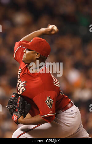 11. Mai 2011; San Francisco, CA, USA;  Arizona-Diamantmarkierungen Entlastung Krug Juan Gutierrez (58) Stellplätze gegen die San Francisco Giants während der sechsten Inning im AT&T Park. Stockfoto