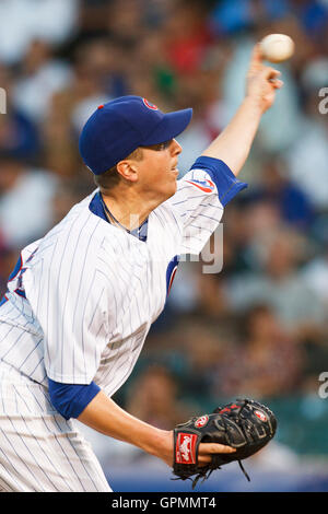 16. August 2010; Chicago, IL, USA;  Chicago Cubs Start Pitcher Tom Gorzelanny (32) Stellplätze gegen die San Diego Padres im zweiten Inning im Wrigley Field. Stockfoto