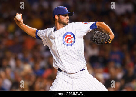 16. August 2010; Chicago, IL, USA;  Chicago Cubs Entlastung Krug Justin Berg (64) Stellplätze gegen die San Diego Padres im siebten Inning im Wrigley Field. Stockfoto