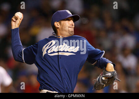 August 16, 2010; Chicago, IL, USA; San Diego Padres relief Pitcher Mike Adams (37) Plätze gegen die Chicago Cubs während des achten Inning bei Wrigley Field. Stockfoto