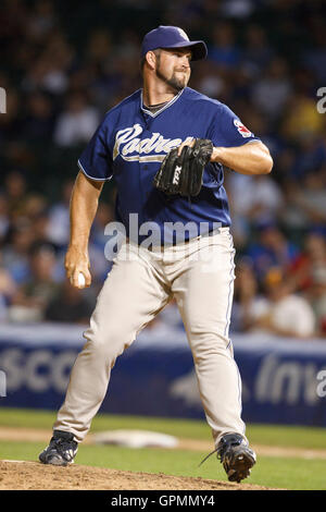 August 16, 2010; Chicago, IL, USA; San Diego Padres Entlastung Krug Heide bell (21) Plätze gegen die Chicago Cubs im neunten Inning bei Wrigley Field. San Diego besiegt Chicago 9-5. Stockfoto