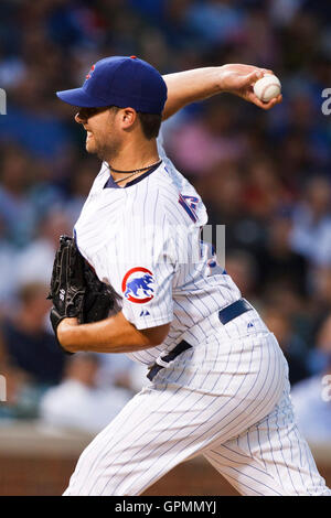 17. August 2010; Chicago, IL, USA; Chicago Cubs Start Krug Randy Wells (36) Stellplätze gegen die San Diego Padres im ersten Inning im Wrigley Field. Stockfoto