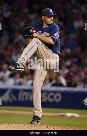 17. August 2010; Chicago, IL, USA;  San Diego Padres Start Krug Jon Garland (27) Stellplätze gegen die Chicago Cubs während der dritten Inning im Wrigley Field.  San Diego besiegte Chicago 1-0. Stockfoto