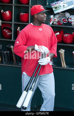 24. August 2010; San Francisco, CA, USA;  Cincinnati Reds zweiter Basisspieler Brandon Phillips (4) auf der Trainerbank vor dem Spiel gegen die San Francisco Giants im AT&T Park. Stockfoto