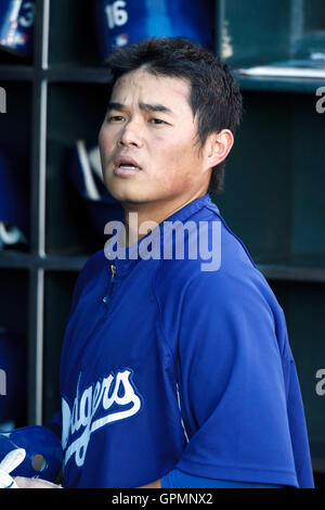 14. September 2010; San Francisco, CA, USA;  Los Angeles Dodgers Shortstop Chin-Lung Hu (60) auf der Trainerbank vor dem Spiel gegen die San Francisco Giants im AT&T Park. Stockfoto