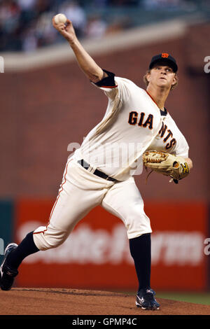 15. September 2010; San Francisco, CA, USA;  San Francisco Giants starten Krug Matt Cain (18) Stellplätze gegen die Los Angeles Dodgers im ersten Inning im AT&T Park.  San Francisco besiegte Los Angeles 2-1. Stockfoto