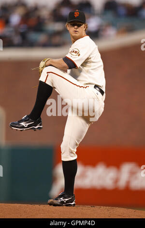 15. September 2010; San Francisco, CA, USA;  San Francisco Giants starten Krug Matt Cain (18) Stellplätze gegen die Los Angeles Dodgers im ersten Inning im AT&T Park. Stockfoto