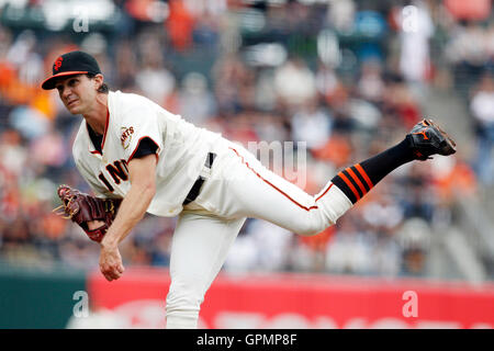 September 19, 2010, San Francisco, Ca, USA; San Francisco Giants starten Pitcher Barry Zito (75) Plätze gegen die Milwaukee Brewers im ersten Inning bei AT&T Park. Stockfoto