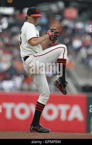 19. September 2010; San Francisco, CA, USA;  San Francisco Giants starten Pitcher Barry Zito (75) Stellplätze gegen die Milwaukee Brewers im ersten Inning im AT&T Park. Stockfoto
