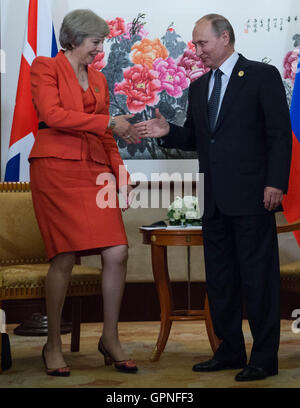 Premierminister Theresa May hält eine Pressekonferenz mit russischen Präsidenten Vladimir Putin vor Beginn des G20-Gipfels heute in Hangzhou, China. Stockfoto