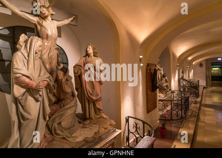 Station des Kreuzweges in der Unterkirche, Bürgersaal Citizen Hall in Munich, Bavaria, Germany Stockfoto