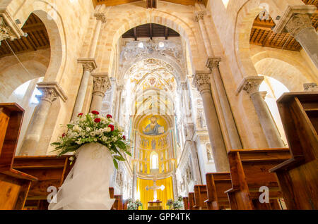 Innenraum der Kathedrale-Basilika von Cefalu. Mosaik des Christus. Stockfoto