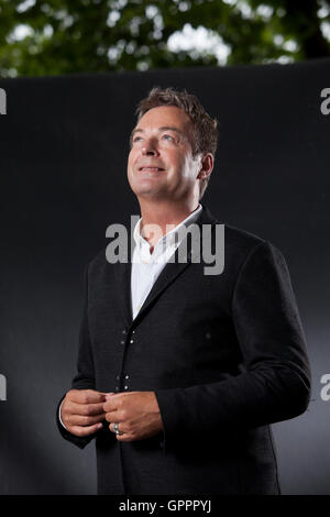 Julian Clary, der englische Komiker und Schriftsteller, an das Edinburgh International Book Festival. Edinburgh, Schottland. 20. August 2016 Stockfoto