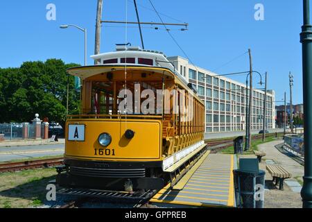 Eine antike Wagen Straßenbahn in Lowell, Massachusetts.  Das Lowell-Trolley-System ist ein Bestandteil der Lowell National Historic Site der NPS Stockfoto