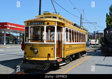 Eine antike Wagen Straßenbahn in Lowell, Massachusetts.  Das Lowell-Trolley-System ist ein Bestandteil der Lowell National Historic Site der NPS Stockfoto