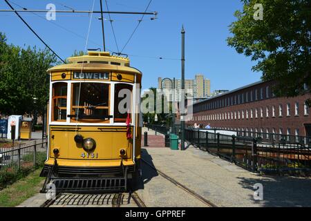 Eine antike Wagen Straßenbahn in Lowell, Massachusetts.  Das Lowell-Trolley-System ist ein Bestandteil der Lowell National Historic Site der NPS Stockfoto