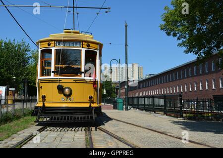 Eine antike Wagen Straßenbahn in Lowell, Massachusetts.  Das Lowell-Trolley-System ist ein Bestandteil der Lowell National Historic Site der NPS Stockfoto