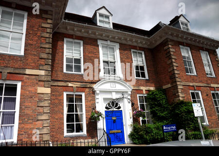 Eastgate House, beherbergt heute die Könige High School, Smith Street, Warwick. Stockfoto