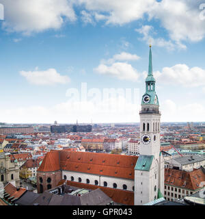 Blick auf die Stadt München mit St.-Petri Kirche in t Stockfoto