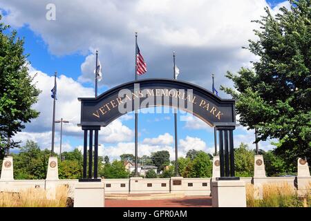 Ein Veterans Memorial in einem Park in Elgin, Illinois, USA. Stockfoto