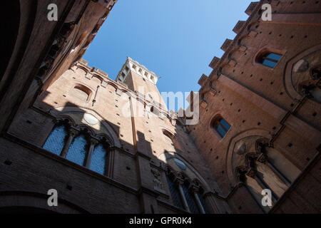 Siena-Toskana-Italien. Blick vom "Cortile del Podestà" Hof des Palazzo Pubblico oder auch bekannt als Palazzazzo Comunale, Stockfoto