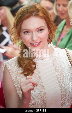 Eleanor Tomlinson bei der Premiere der zweiten Serie von BBC One's Poldark im White River Cinema in St. Austell. Stockfoto