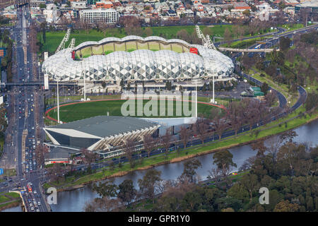 Melbourne, Australien - 27. August 2016: Luftaufnahme AAMI Park Stadion für Rugby und Fußball und Holden-Zentrum in der Nähe von Yarra River Stockfoto