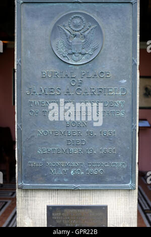 Plaque, die Angabe der Grabstätte von Präsident James A Garfield in Cleveland, Ohio Stockfoto