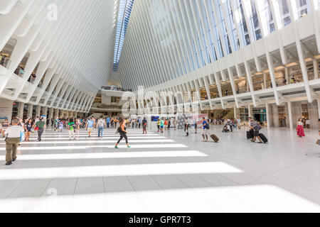 NEW YORK CITY, USA - 28. August 2016: Westfield World Trade Center Mall in Lower Manhattan. Stockfoto
