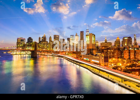Skyline von New York City über den East River. Stockfoto