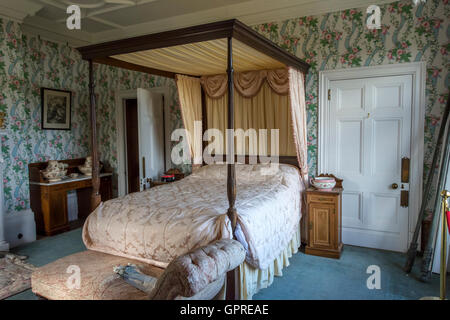 Himmelbett im Schlafzimmer Dame Monica Bullough, innen Kinloch Castle, Isle of Rum, Schottland, UK Stockfoto