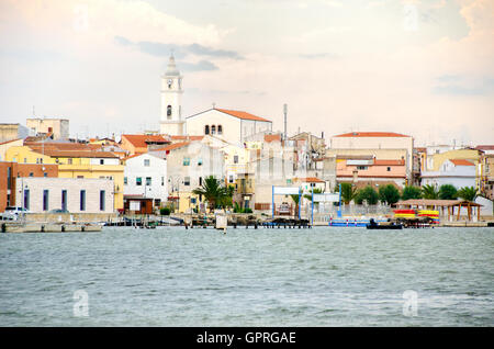 Lesina See und Dorf - Gargano - Apulien - Italien Stockfoto