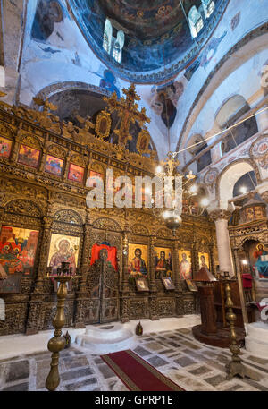 Interieur von der byzantinischen Kirche von Shen Meria, St Marys, zeigt die Ikonostase. Bei Labova in der Nähe von Gjirokaster, Südalbanien Stockfoto