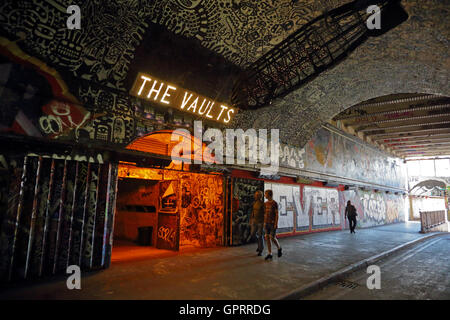 Eintritt in das Gewölbe eine multi-disziplinäre Kunstraum unter Waterloo Station, Leake Street, London, England, UK Stockfoto