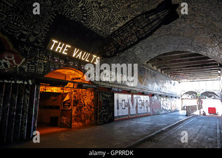 Eintritt in das Gewölbe eine multi-disziplinäre Kunstraum unter Waterloo Station, Leake Street, London, England, UK Stockfoto