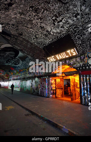 Eintritt in das Gewölbe eine multi-disziplinäre Kunstraum unter Waterloo Station, Leake Street, London, England, UK Stockfoto