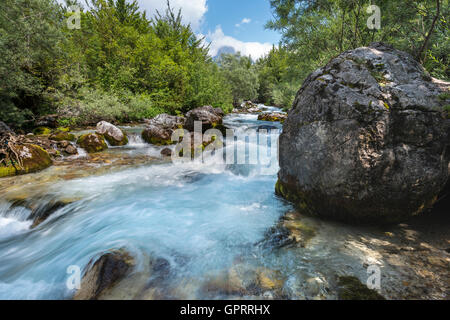 Der Thethit-Fluss im Dorf Theth, Nordalbanien. Stockfoto