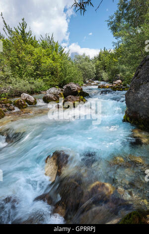 Der Thethit-Fluss im Dorf Theth, Nordalbanien. Stockfoto