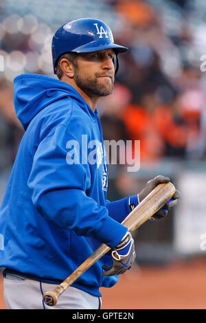 11. April 2011; San Francisco, CA, USA;  Los Angeles Dodgers dritte Baseman Casey Blake (23) während der Wimper Praxis vor dem Spiel gegen die San Francisco Giants im AT&T Park.  Los Angeles besiegte San Francisco 6-1. Stockfoto