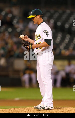 4. Mai 2011; Oakland, Kalifornien, USA;  Oakland Athletics Entlastung Krug Grant Balfour (50) Stellplätze gegen die Cleveland Indians im neunten Inning im Oakland-Alameda County Coliseum. Oakland besiegte Cleveland 3-1. Stockfoto