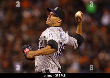 6. Mai 2011; San Francisco, CA, USA;  Colorado Rockies Start Krug Ubaldo Jimenez (38) Stellplätze gegen die San Francisco Giants während der vierten Inning im AT&T Park. Stockfoto