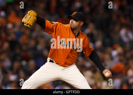 6. Mai 2011; San Francisco, CA, USA;  San Francisco Giants Entlastung Krug Jeremy Affeldt (41) Stellplätze gegen die Colorado Rockies während der achten Inning im AT&T Park. Stockfoto