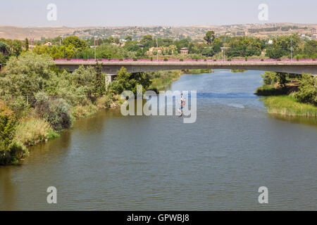 Toledo, Spanien – 28. August 2016: Zip Line Attraktion neben Saint Martin Brücke über den Tejo, Toledo, Spanien Stockfoto