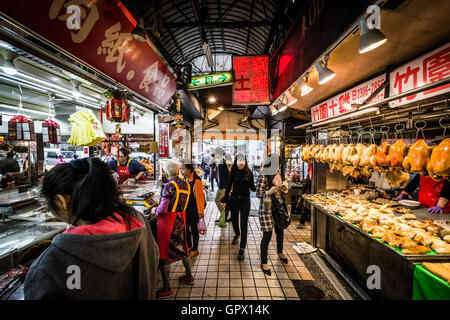 Die Dongsanshui Straßenmarkt in Wanhua District, Taipei, Taiwan. Stockfoto