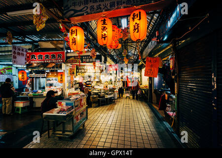 Die Dongsanshui Straßenmarkt in Wanhua District, Taipei, Taiwan. Stockfoto